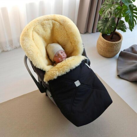 Kaiser Lammfellfußsack für Babyschalen EMMY schwarz Kaiser Lammfellfußsack für Babyschalen EMMY schwarz